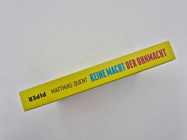 Außenansicht des Buches „Keine Macht der Ohnmacht“