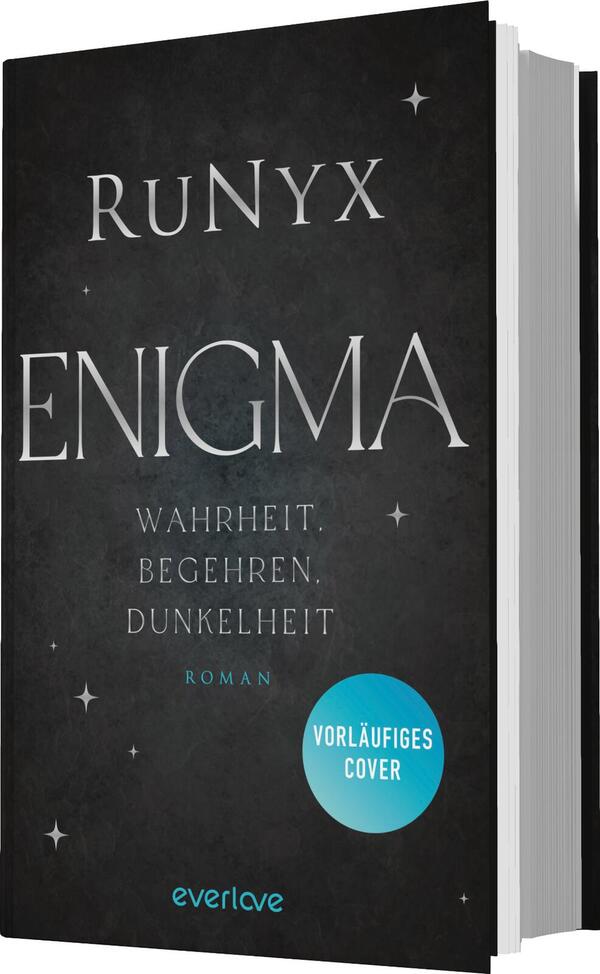 Das Buchcover zeigt einen dunklen Hintergrund, der an eine sternenklare Nacht erinnert. In der oberen Hälfte ist der Titel „ENIGMA“ in großer, silberner Schrift platziert, darüber der Name des Autors „RuNYX“ in ähnlichem Stil. Unter dem Titel stehen die Worte „Wahrheit. Begehren. Dunkelheit“ in kleinerer, eleganter Typografie. In der unteren rechten Ecke befindet sich ein blauer Button mit dem Text „VORLÄUFIGES COVER“. Die Gesamtatmosphäre vermittelt ein Gefühl von Mysterium und Spannung.