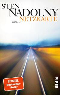 Das Buchcover zeigt einen verschwommenen, dynamischen Blick auf ein Gleis, das in die Ferne führt. Die Farben reichen von sanften Blautönen bis zu warmen Gelbtönen, was eine bewegte und mysteriöse Atmosphäre vermittelt. Der Titel „NETZKARTE“ ist in großen orangen Buchstaben am oberen Rand platziert, während der Autorname „STEN NADOLNY“ in weißer Schrift darüber steht. Der Verweis „Roman“ ist klein und unauffällig unter dem Titel angeordnet. Unten rechts befindet sich das Logo des Verlags „PIPER“.