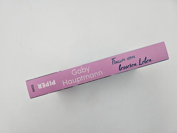 Außenansicht des Buches „Traum vom besseren Leben“