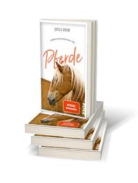 Bücherstapel des Buches „Gebrauchsanweisung für Pferde“