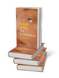 Bücherstapel des Buches „Die Dichterin“