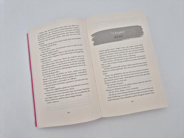 Außenansicht des Buches „Pearls & Secrets“