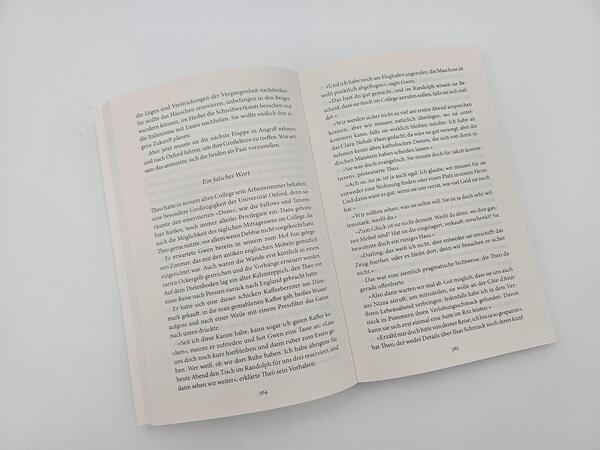 Außenansicht des Buches „Porträt auf grüner Wandfarbe“