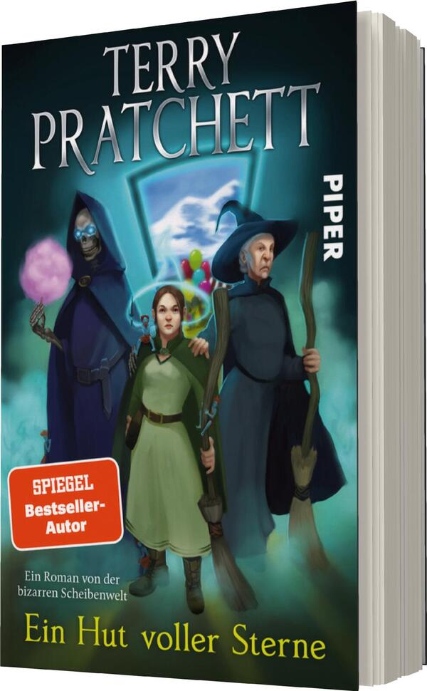 Das Buchcover zeigt drei Figuren aus der Fantasiewelt von Terry Pratchett. Im Hintergrund ist eine mystische Szenerie mit magischen Elementen angedeutet. Die Farben sind überwiegend in dunklen Blau- und Grüntönen gehalten, mit leuchtenden Akzenten. Die zentrale Figur trägt einen langen Mantel und hält einen Zauberstab, während die anderen Charaktere ebenfalls mit Zauberutensilien ausgestattet sind. Die Titeltypografie ist groß und auffällig, mit dem Titel „Ein Hut voller Sterne“ in hellem Gelb unter dem Autorennamen. Ein rotes Feld weist auf die „Spiegel Bestseller“-Auszeichnung hin.