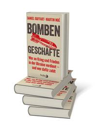 Bücherstapel des Buches „Bombengeschäfte“