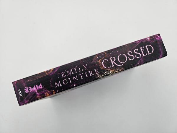 Außenansicht des Buches „Crossed“