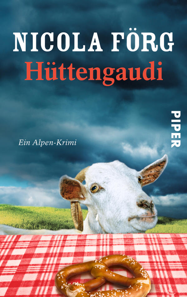 Das Buchcover zeigt eine dramatische Alpenlandschaft unter einem bewölkten Himmel. Im Vordergrund steht eine weiße Ziege, deren Kopf in den Blickpunkt fällt. Der Titel „Hüttengaudi“ ist in auffälligem Orange gehalten, während der Autorennamen „Nicola Förg“ in prominenter, weißer Schrift darüber prangt. Unten ist eine rot-weiß karierte Tischdecke zu sehen, auf der eine Brezel platziert ist. Der untere Teil des Covers enthält den Text „Ein Alpen-Krimi“ in kleinerer Schrift.