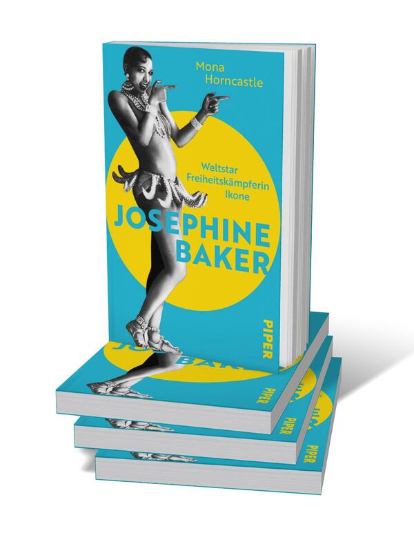 Bücherstapel des Buches „Josephine Baker“