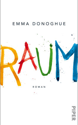 Das Buchcover zeigt den Titel „RAUM“ in großen, farbenfrohen Buchstaben, die in Orangetönen, Rot, Grün und Blau gehalten sind. Die Buchstaben wirken handgemalt und verleihen dem Cover eine lebendige, kreative Atmosphäre. Unterhalb des Titels steht der Schriftzug „ROMAN“ in schlichter, schwarzer Schrift. Oben links ist der Name der Autorin „Emma Donoghue“ in dezenten Buchstaben platziert. Der Hintergrund ist weiß und sorgt für einen klaren Kontrast zu den bunten Buchstaben.