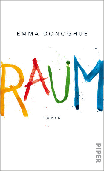 Das Buchcover zeigt den Titel „RAUM“ in großen, farbenfrohen Buchstaben, die in Orangetönen, Rot, Grün und Blau gehalten sind. Die Buchstaben wirken handgemalt und verleihen dem Cover eine lebendige, kreative Atmosphäre. Unterhalb des Titels steht der Schriftzug „ROMAN“ in schlichter, schwarzer Schrift. Oben links ist der Name der Autorin „Emma Donoghue“ in dezenten Buchstaben platziert. Der Hintergrund ist weiß und sorgt für einen klaren Kontrast zu den bunten Buchstaben.