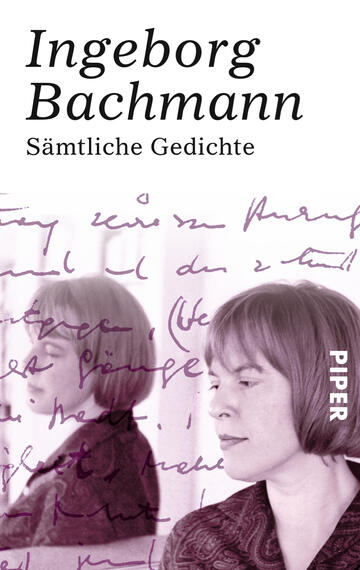 Das Buchcover zeigt ein aufeinander abgestimmtes Farbdesign in sanften Violett- und Grautönen. In der oberen Hälfte ist der Name „Ingeborg Bachmann“ in klarer, schwarzer Schrift platziert. Darunter steht der Titel „ Sämtliche Gedichte“ in kleinerer Schrift. Im Hintergrund sind handschriftliche Notizen angedeutet, die eine künstlerische Atmosphäre vermitteln. Das Cover zeigt zudem das Porträt von Ingeborg Bachmann in Profilsicht, das eine nachdenkliche Stimmung erzeugt. Am unteren Rand ist das Verlagslogo „PIPER“ zu sehen.