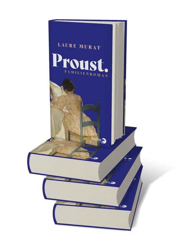 Bücherstapel des Buches „Proust. Familienroman“
