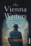 Das Buchcover zeigt eine düstere, historisch anmutende Szenerie, in der ein Mann in einem schwarzen Hut und einem dunklen Mantel im Vordergrund steht. Hinter ihm ist ein torförmiger Durchgang zu sehen, der von geheimnisvollen, digital wirkenden Zeichen umgeben ist. Oben steht der Titel „The Vienna Writers“ in großen, weißen Buchstaben, gefolgt von dem Untertitel „Sie schrieben um ihr Leben“ in blauer Schrift. Unten ist der Autorenname „J.C. Maetis“ abgebildet. Das Cover vermittelt eine spannende, geheimnisvolle Atmosphäre.
