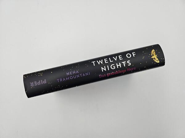 Außenansicht des Buches „Twelve of Nights – Das gestohlene Herz“