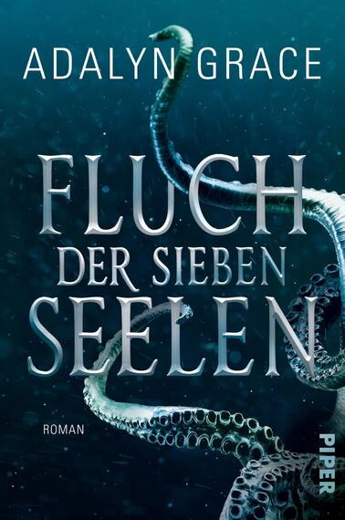 Das Buchcover zeigt eine mysteriöse Unterwasserwelt mit einem tentakelartigen Oktopus, der im Vordergrund zu sehen ist. Die Farbpalette besteht überwiegend aus tiefen Blau- und Grüntönen, die eine düstere Atmosphäre schaffen. Der Titel „Fluch der sieben Seelen“ ist in großen, silbernen Buchstaben prominent platziert. Der Name der Autorin Adalyn Grace erscheint in weißer Schrift am oberen Rand. Unten rechts ist der Hinweis „Roman“ in kleinerer Schriftgröße.