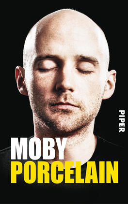 Das Buchcover zeigt einen Porträtkopf eines Mannes mit glattem, kurzem Haar und geschlossenen Augen. Der Hintergrund ist schwarz, was eine ernste und fokussierte Atmosphäre schafft. Der Name „MOBY“ erscheint in großen, weißen Buchstaben, während das Wort „PORCELAIN“ in kräftigem Gelb direkt darunter steht. Die Schriftart ist modern und auffällig. Am oberen Rand ist das Logo des Verlags „PIPER“ in Weiß platziert.