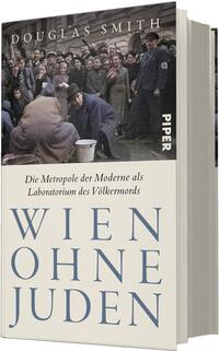 Das Buchcover zeigt im oberen Drittel eine historische, düster wirkende Schwarzweißaufnahme einer Menschenmenge in einem städtischen Hof, mit uniformiertem Wachposten rechts. Darüber steht der Autorenname Douglas Smith in weißen Versalien. Darunter auf cremefarbenem Grund die Unterzeile „Die Metropole der Moderne als Laboratorium des Völkermords“ und großformatig in blassem Blau serifige Versalien der Titel „Wien ohne Juden“. Insgesamt ernste, beklemmende Atmosphäre.