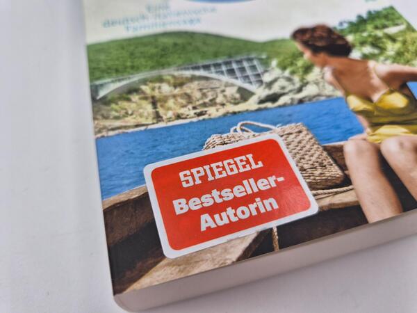 Außenansicht des Buches „Die Frauen von Capri – Im blauen Meer der Tage “
