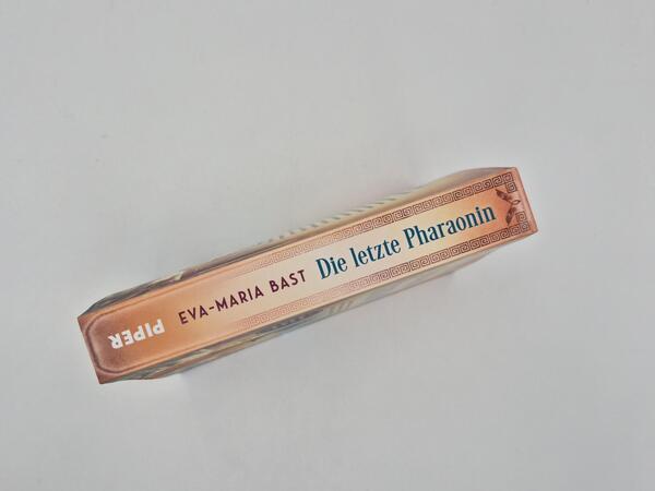Außenansicht des Buches „Die letzte Pharaonin“