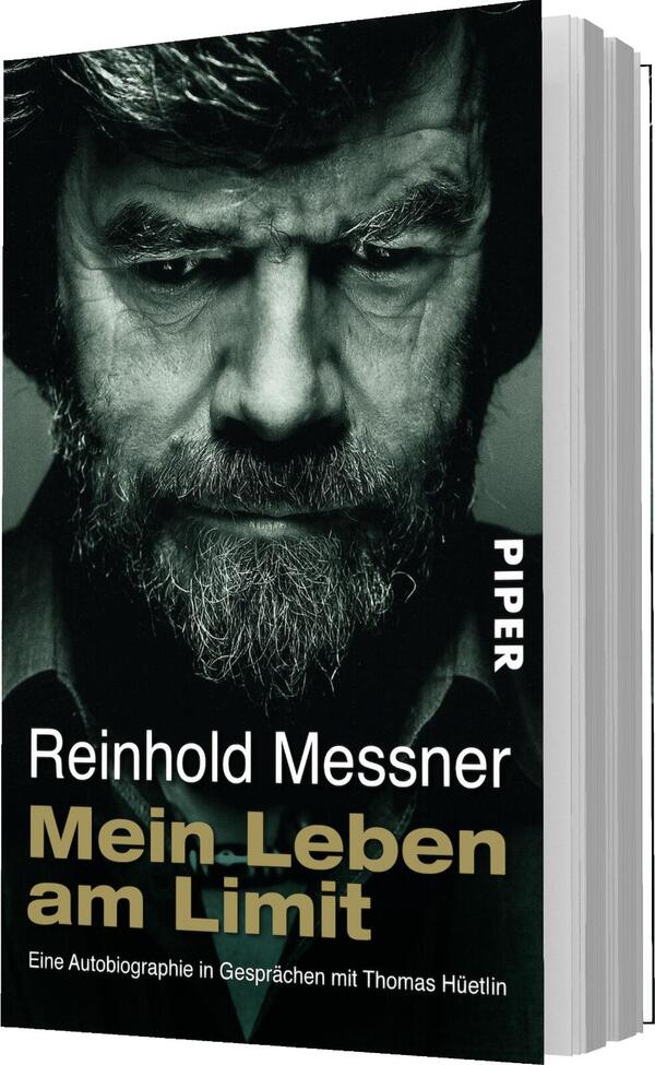 Das Buchcover zeigt ein großformatiges, grünlich-schwarz kontrastiertes Porträt von Reinhold Messner, ernst und nachdenklich mit markantem Bart. Oben links steht der Name „Reinhold Messner“ in weißer, sachlicher Schrift; darunter der Titel „Mein Leben am Limit“ in großer, goldfarbener, fetter Typografie. Untertitel in kleiner weißer Schrift nennt „Eine Autobiographie in Gesprächen mit Thomas Hüetlin“. Gesamteindruck: eindringlich, düster.