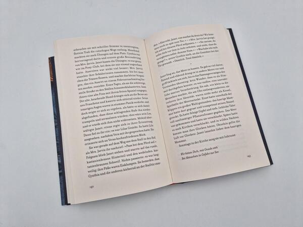 Außenansicht des Buches „O Caledonia“