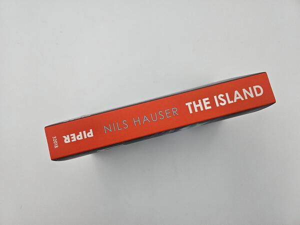 Außenansicht des Buches „The Island – Es gibt kein Entkommen“