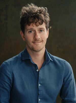 Robbie  Arnott