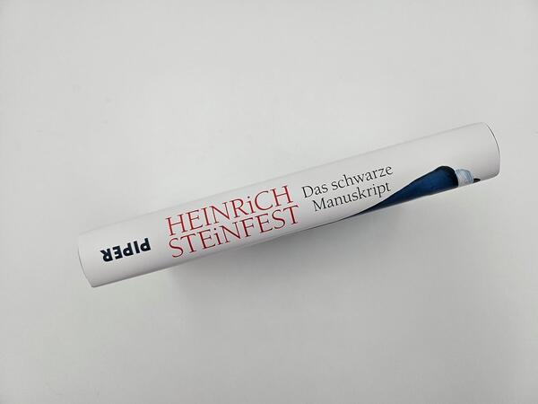 Außenansicht des Buches „Das schwarze Manuskript“