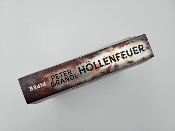 Innenansicht des Buches „Höllenfeuer“