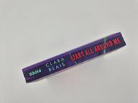 Außenansicht des Buches „Liars all around me“