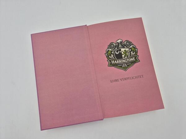 Außenansicht des Buches „Loving fiercely“