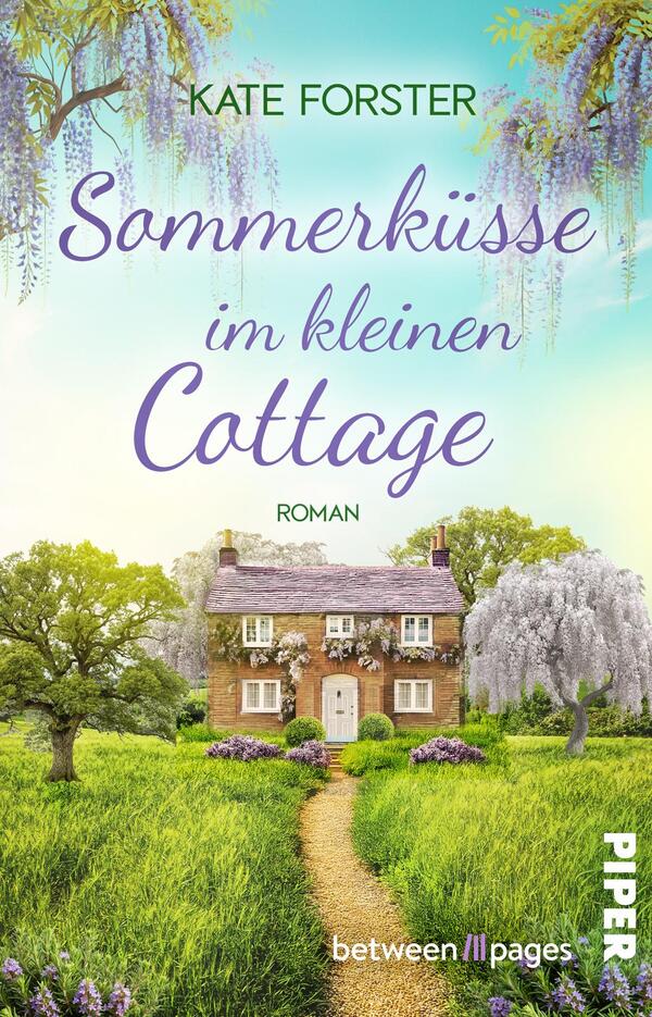 Das Buchcover zeigt ein idyllisches Cottage umgeben von üppigem Grün und blühenden Pflanzen. Das Haus ist in sanften Erdtönen gehalten, während eine blühende Landschaft in leuchtenden Grüntönen und lilafarbenen Akzenten die Szene umrahmt. Über dem Cottage steht der Titel „Sommerküssen im kleinen Cottage“ in eleganter, geschwungener Schrift. Der Autorennamen „Kate Forster“ ist ebenfalls prominent platziert. Die gesamte Atmosphäre vermittelt eine friedliche, romantische Stimmung, die zur Leselust einlädt.