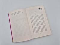 Außenansicht des Buches „Josh and Hazel's Guide to Not Dating“