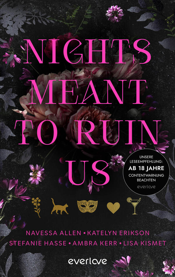 Das Buchcover zeigt einen dunklen, fast schwarzen Hintergrund mit dezenten Blatt- und Blütenmustern, im Zentrum groß eine verblassende roséfarbene Rose. Titel in großen, serifenbetonten Großbuchstaben in kräftigem Neonpink: „NIGHTS MEANT TO RUIN US“. Unten sind kleine goldfarbene Symbole (Hund, Maske, Herz, Cocktail) und darunter die Autorennamen Navessa Allen, Katelyn Erikson, Stefanie Hasse, Ambra Kerr, Lisa Kismet. Rechts ein schwarzer runder Button mit weißer Aufschrift „UNSERE LESEEMPFEHLUNG AB 18 JAHRE“.