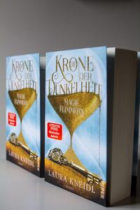 Außenansicht des Buches „Die Krone der Dunkelheit“