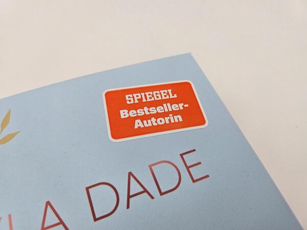 Innenansicht des Buches „Forbidden Lies“