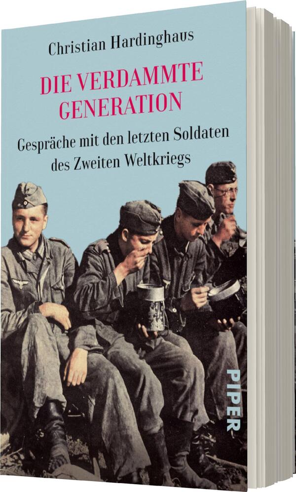 Das Buchcover zeigt drei Soldaten des Zweiten Weltkriegs in einer entspannten Haltung, während sie an einer Feldküche sitzen. Die gesamte Abbildung ist in gedeckten Farben gehalten, mit einem dominierenden Grau und braunen Tönen. Oben steht der Titel „DIE VERDAMMTE GENERATION“ in auffälligem Pink, während der Untertitel „Gespräche mit den letzten Soldaten des Zweiten Weltkriegs“ in schlichter, weißer Schrift darunter platziert ist. Der Autor Christian Hardinghaus wird ebenfalls oben genannt.