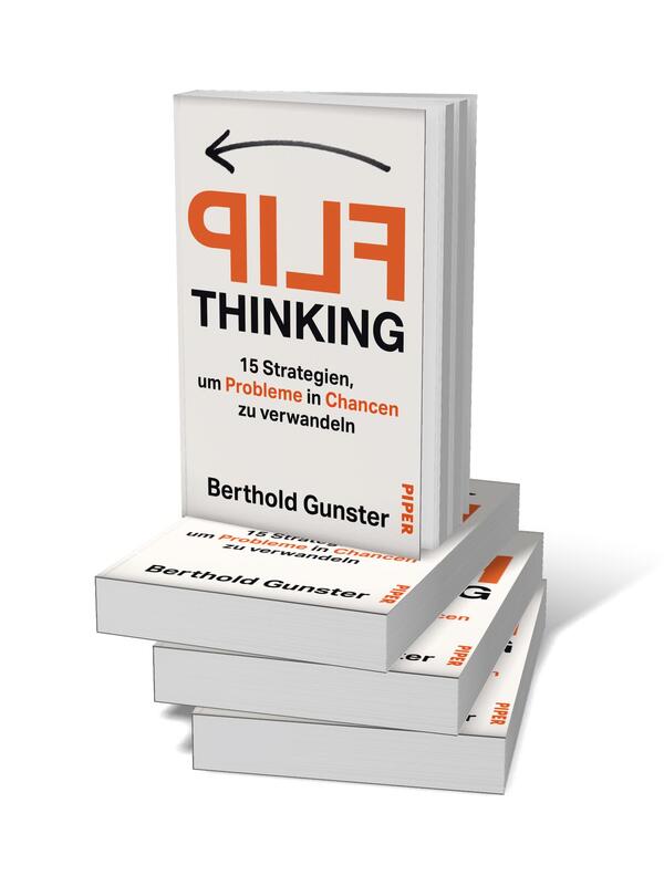 Bücherstapel des Buches „FLIP Thinking“