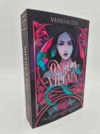 Außenansicht des Buches „Once a Villain“