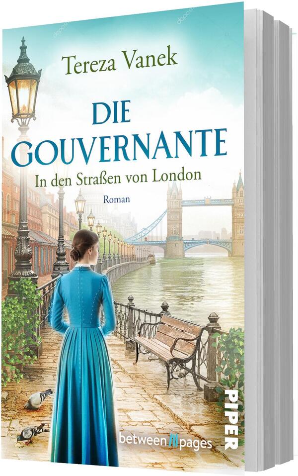Das Buchcover zeigt eine Frau in einem langen, taubenblauen Kleid von hinten auf einem gepflasterten Uferweg an der Themse mit Blick auf die Tower Bridge; Laternen, eine Parkbank und Tauben im Vordergrund. Himmel in hellem Türkis, warme Lampenlichter, der Titel „DIE GOUVERNANTE“ in großen blauen Serifbuchstaben, der Untertitel „In den Straßen von London“ und der Autorenname Tereza Vanek in grünen Serifschriften.