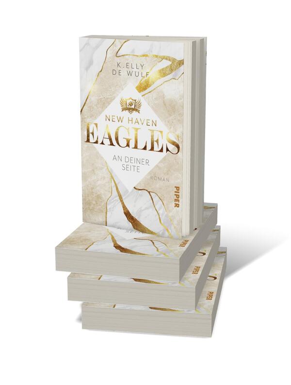 Bücherstapel des Buches „New Haven Eagles – An deiner Seite “