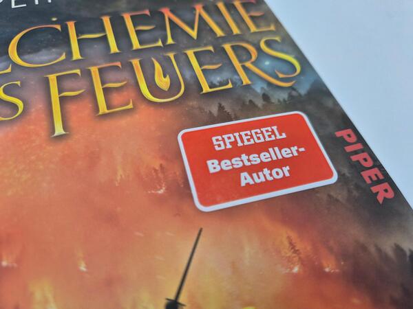 Außenansicht des Buches „Alchemie des Feuers“