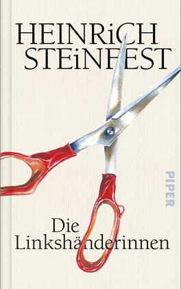 Das Buchcover zeigt eine großformatige, realistische Schere mit roten Plastikgriffen und silbernen Klingen auf cremefarbenem, dezent texturiertem Hintergrund. Oben erscheint der Autorenname Heinrich Steinfest in großer schwarzer Serifenschrift, mittig darunter der Titel „Die Linkshänderinnen“ in schwarzer Serifenschrift. Die Anordnung wirkt nüchtern und präzise, mit einem leicht überraschenden, sachlich-kühlen Charakter.