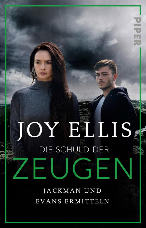 Das Buchcover zeigt zwei Protagonisten, eine Frau mit langen, dunklen Haaren in einem grauen Pullover und einen Mann mit kurzer Frisur in einer blauen Jacke, vor einer nebligen Landschaft. Der Titel „Die Schuld der Zeugen“ ist in großen, weißen Buchstaben gestaltet, während der Autorenname „Joy Ellis“ darüber in einer etwas kleineren, weißen Schrift erscheint. Die Farben Schwarz, Weiß und Grün dominieren das Cover und vermitteln eine dramatische, spannende Atmosphäre. Am oberen Rand befindet sich das Verlagslogo „PIPER“.