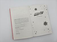 Außenansicht des Buches „A Season of Love and Secrets“