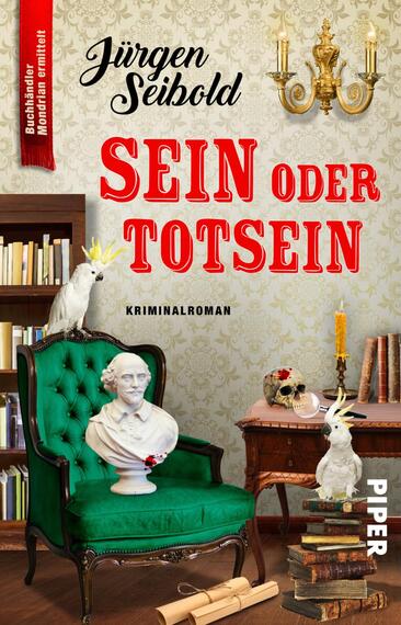 Das Buchcover zeigt einen stilvollen, grünen Sessel vor einer tapetenverkleideten Wand, die mit einem nostalgischen Muster verziert ist. Auf einem Holztisch befinden sich ein Totenschädel und ein antiker Globus, während eine Büste ein prominentes Element in der Komposition darstellt. Über dem Sessel sind zwei weiße Kakadus mit einem goldenen Kerzenleuchter im Hintergrund zu sehen. Der Titel „SEIN oder TOTSEIN“ wird in großen, roten Buchstaben hervorgehoben, während der Autor Jürgen Seibold in geschwungenem Schwarz darüber steht. Der Untertitel „Kriminalroman“ erscheint dezent am unteren Rand.