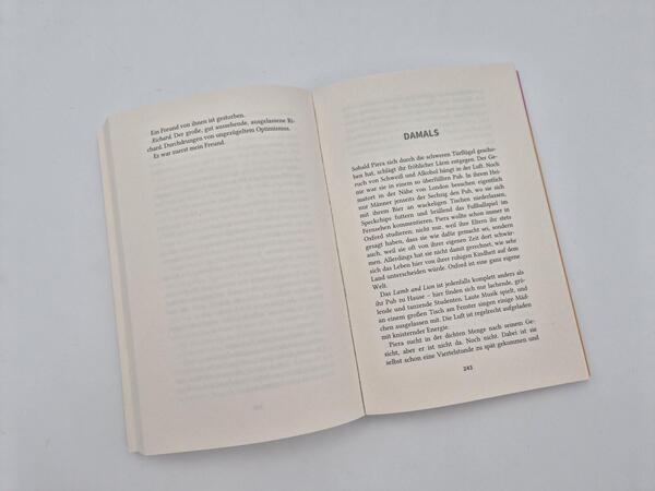 Außenansicht des Buches „Was sie immer wusste“