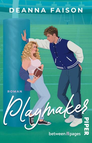 Das Buchcover zeigt eine romantische Szene auf einem Footballfeld. Im Vordergrund stehen zwei Figuren: eine Frau mit lockigem, blonden Haar, die einen Football hält, und ein Mann in einer blauen Jacke. Die Farben sind lebhaft, mit einem dominierenden Hellblau und sanften Pastelltönen. Der Titel „Playmakers“ erscheint in geschwungener, weißer Schrift, während der Autorenname „Deanna Faison“ und das Wort „Roman“ in schlichteren Schriftarten oberhalb des Titels platziert sind.