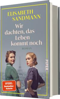 Das Buchcover zeigt zwei Frauen in nostalgischer Kleidung im Vordergrund, beide in seitlicher Ansicht. Die linke Frau trägt ein grünes Kleid, die rechte ein schwarzes Kleid mit einem hellen Oberteil. Im Hintergrund ist der Eiffelturm schemenhaft zu erkennen, vor einem leicht graublauen Himmel. Der Titel „Wir dachten, das Leben kommt noch“ sowie der Name der Autorin „Elisabeth Sandmann“ sind in eleganter, heller Schrift dargestellt. Das Wort „ROMAN“ erscheint in kleinerer Schrift unter dem Titel. Am oberen Rand ist das Verlagslogo „PIPER“ zu sehen.